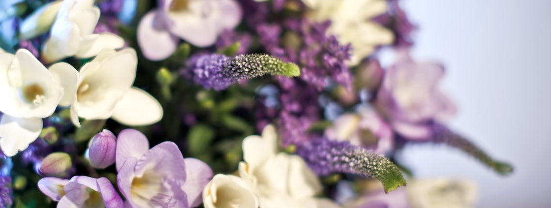 Funeral flowers can make great gifts for people who are mourning.